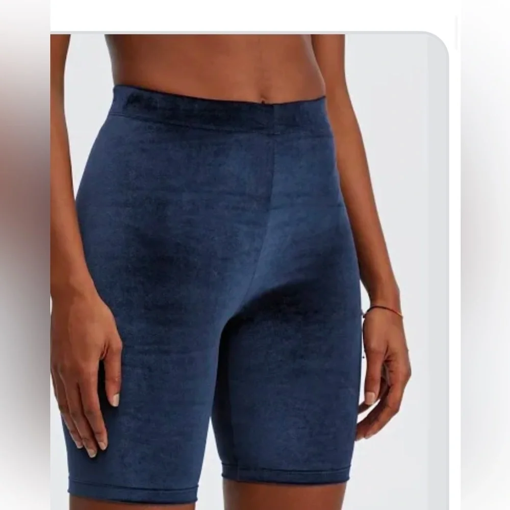 Fabletics Navy Velour High Waisted Bike Shorts New - Picture 2 of 5